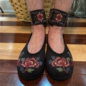 BRAND NEW WITHOUT TAGS size 37